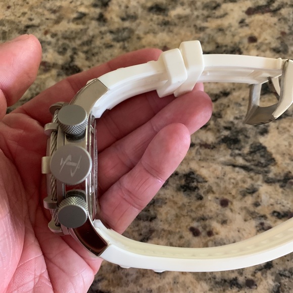 Invicta Bolt 1376 - Picture 3 of 4